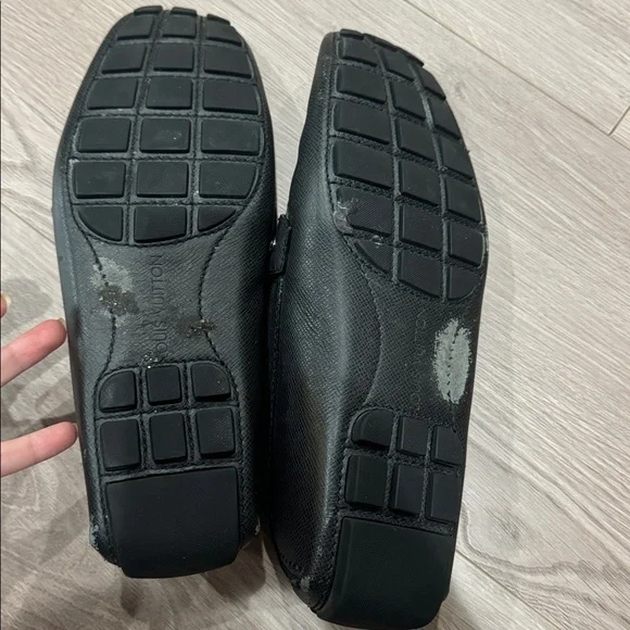 Black Loafers with Silver Logo
Louis Vuitton Monte Carlo black on black loafer - Picture 2 of 4